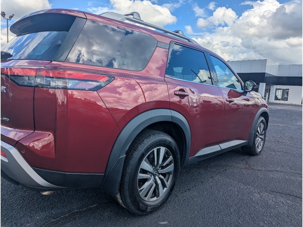 2023 Nissan Pathfinder SL