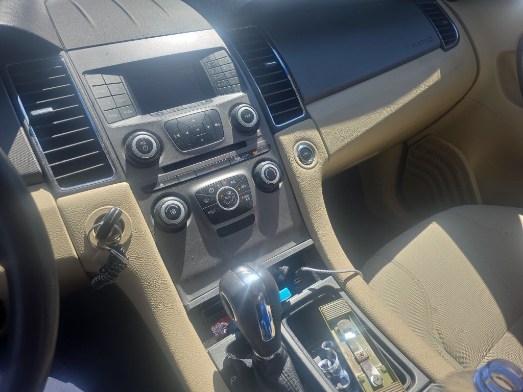 2015 Ford Taurus SE