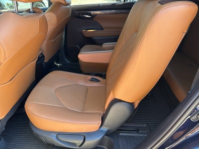 2022 Toyota Highlander Platinum