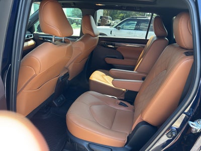 2022 Toyota Highlander Platinum