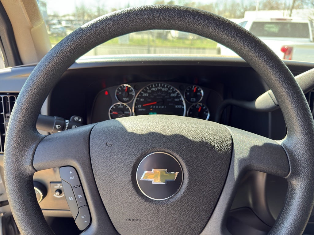 2025 Chevrolet Express Cargo WT