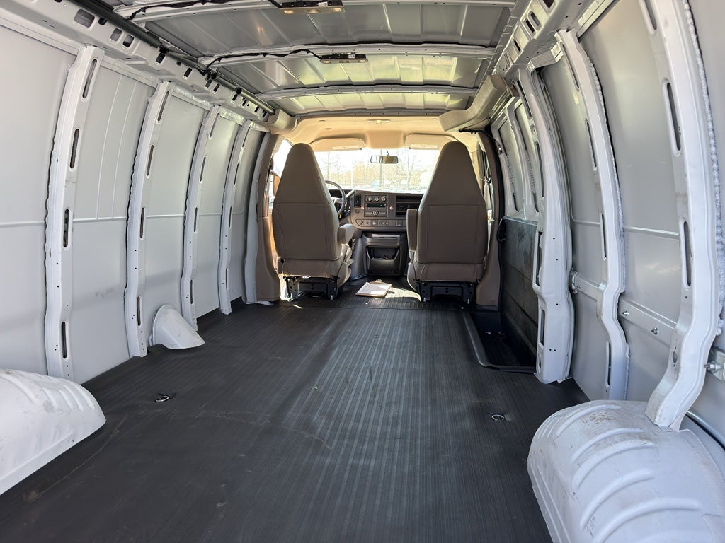 2025 Chevrolet Express Cargo WT