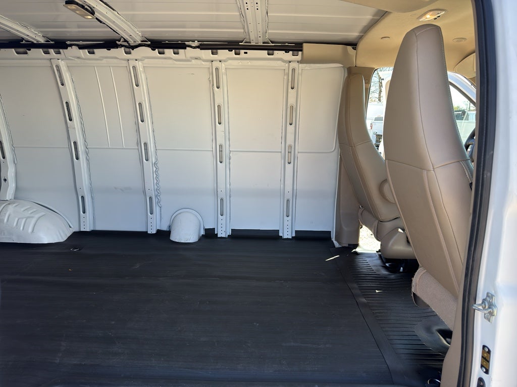 2025 Chevrolet Express Cargo WT