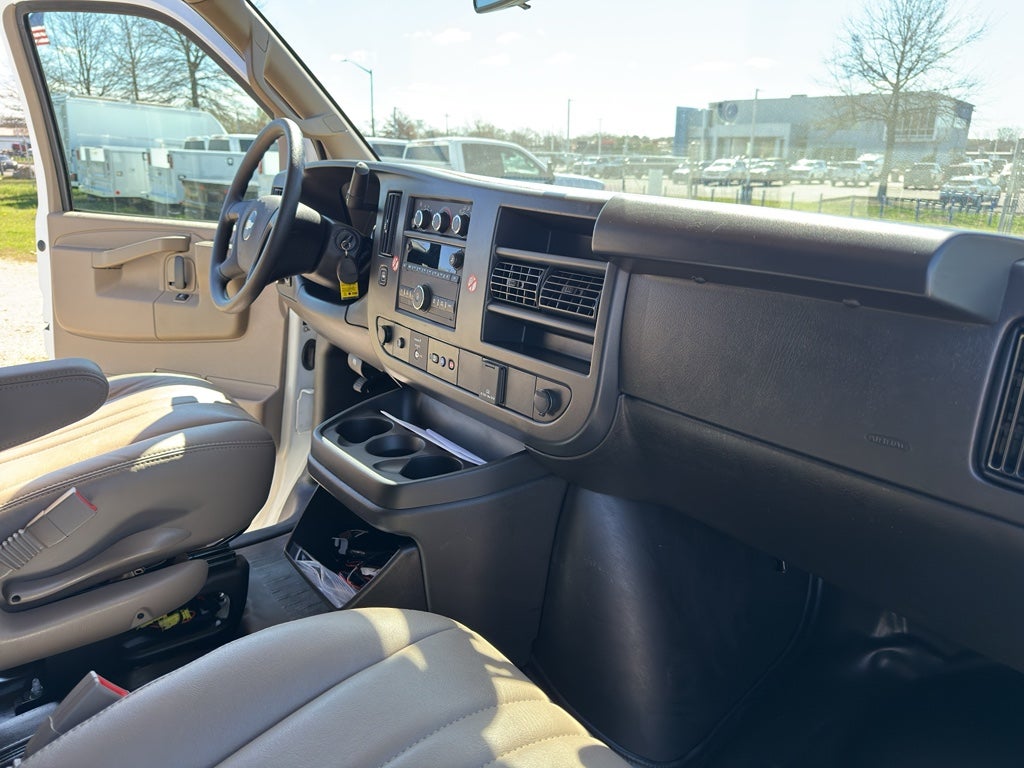 2025 Chevrolet Express Cargo WT