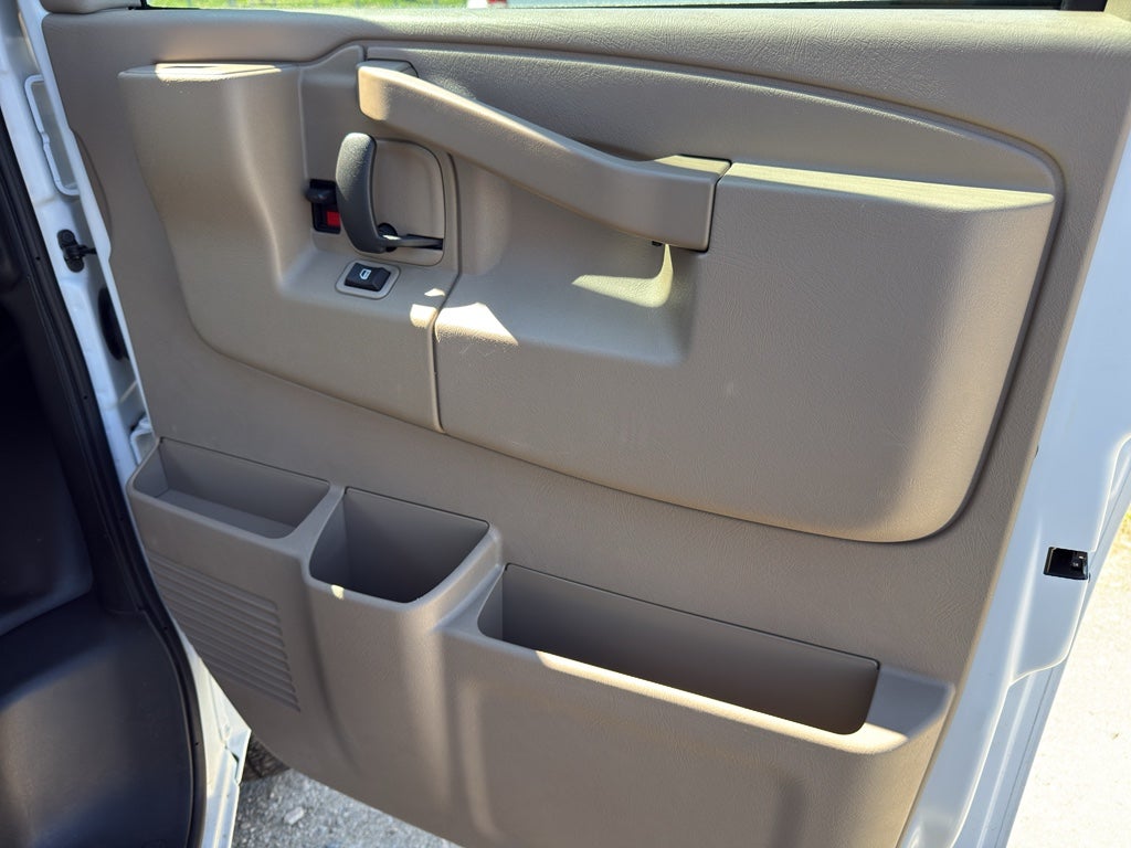 2025 Chevrolet Express Cargo WT