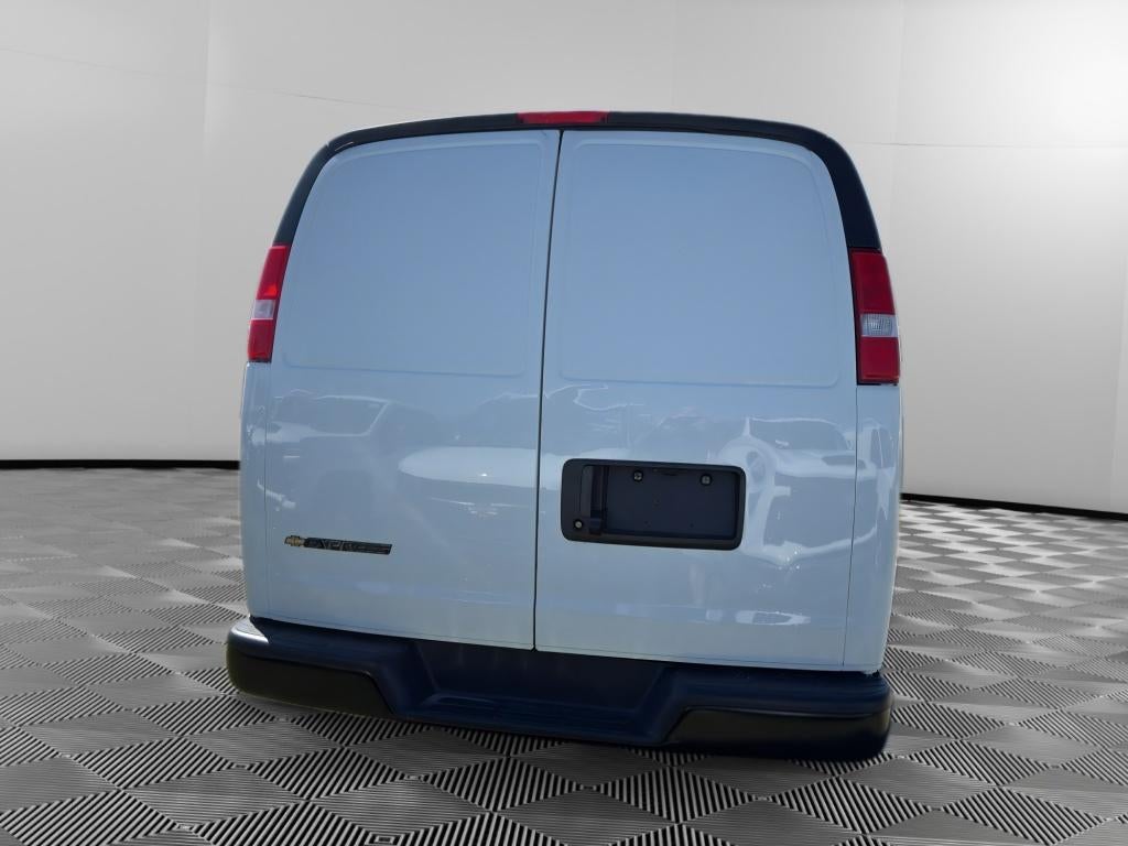 2025 Chevrolet Express Cargo WT