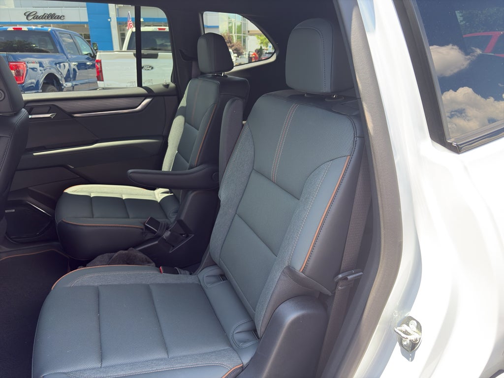 2025 GMC Acadia AT4