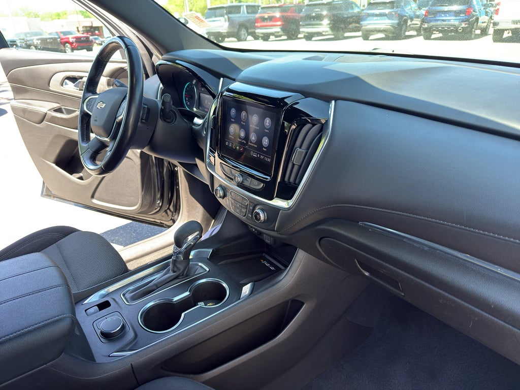 2022 Chevrolet Traverse LT Cloth