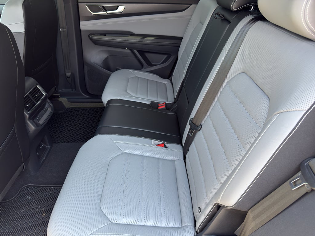 2024 Volkswagen Atlas Cross Sport 2.0T SEL R-Line