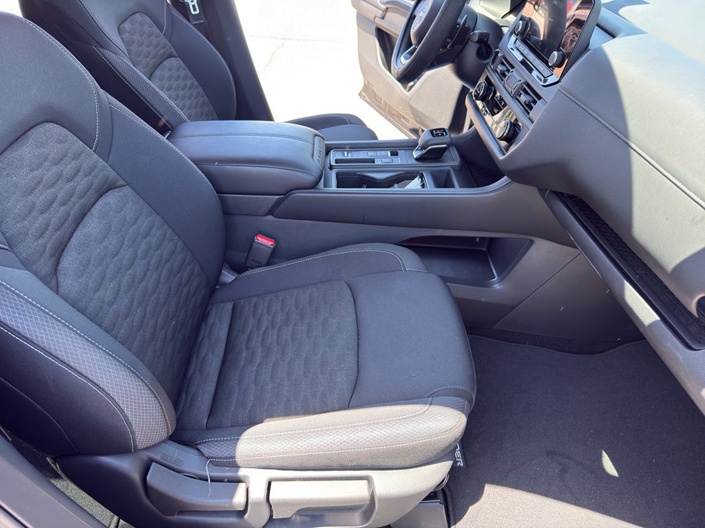 2025 Nissan Pathfinder S