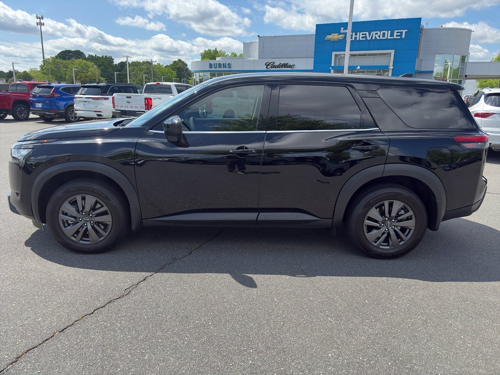 2025 Nissan Pathfinder S