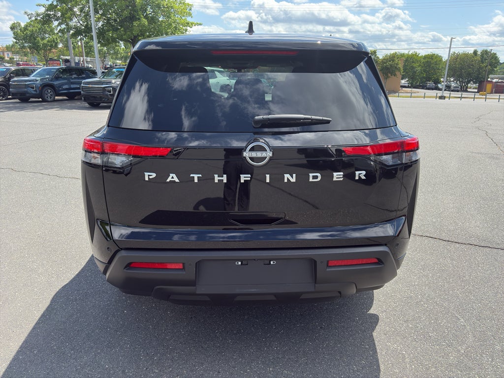 2025 Nissan Pathfinder S