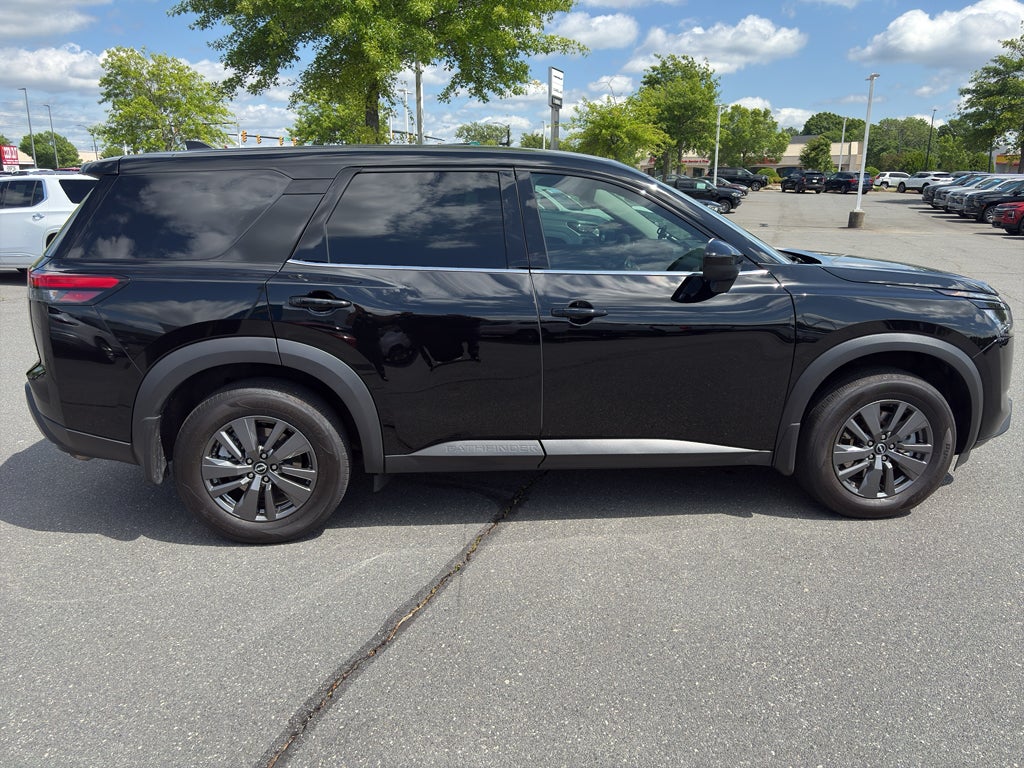 2025 Nissan Pathfinder S