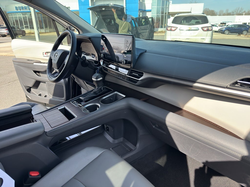 2021 Toyota Sienna XLE