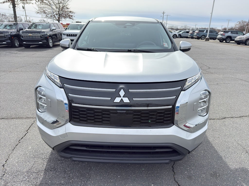 2025 Mitsubishi Outlander ES