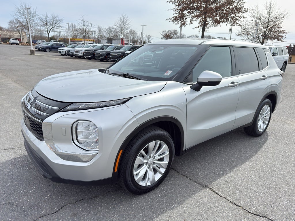 2025 Mitsubishi Outlander ES