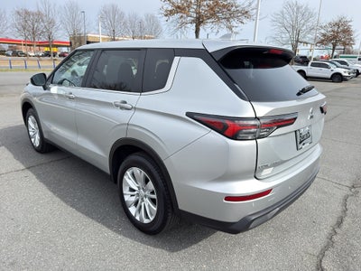 2025 Mitsubishi Outlander ES