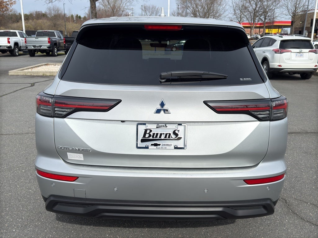 2025 Mitsubishi Outlander ES