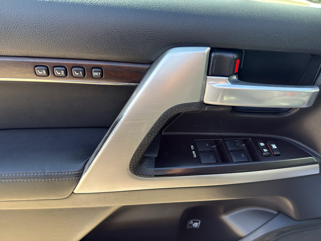 2017 Toyota Land Cruiser 4WD (Natl)